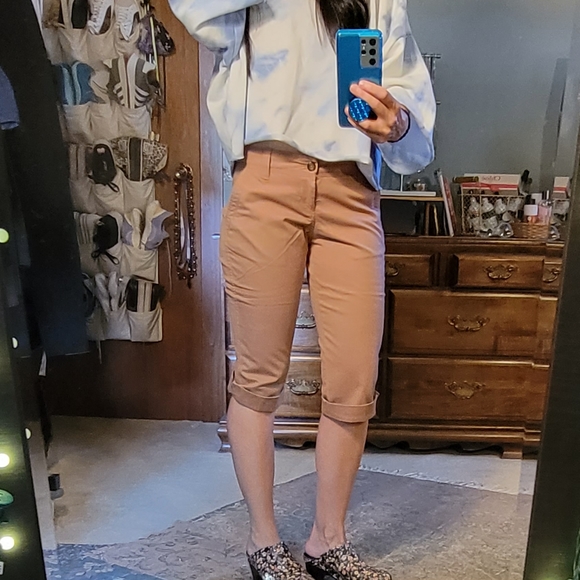 Old Navy Perfect Capris! - Picture 5 of 7